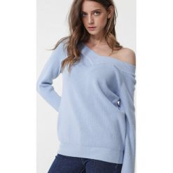 Niebieski Sweter Waterthorpe. Niebieskie swetry damskie Born2be, s, z dzianiny, długie. Za 69,99 zł.