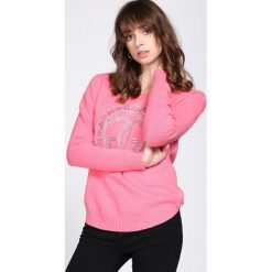 Różowy Sweter Conglomeration. Czerwone swetry klasyczne damskie Born2be, na jesień, l. Za 64,99 zł.