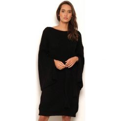 Sukienka "Nolwenn" w kolorze czarnym. Czarne sukienki damskie Manoukian, s, prążkowane, z okrągłym kołnierzem, midi. W wyprzedaży za 109,95 zł.
