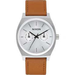 Zegarek kwarcowy "Time Teller Deluxe" w kolorze jasnobrązowo-srebrnym. Pomarańczowe, analogowe zegarki męskie Nixon, srebrne. W wyprzedaży za 219,95 zł.