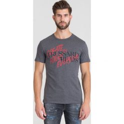 T-SHIRT TRUSSARDI JEANS. Szare t-shirty męskie Trussardi Jeans, xl, z nadrukiem, z bawełny, klasyczne, z okrągłym kołnierzem. Za 169,00 zł.