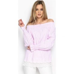 Różowa Bluzka Naked Shoulders. Różowe bluzki damskie Born2be, m, bez wzorów, z koronki, bez kołnierzyka, z długim rękawem. Za 59,99 zł.