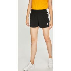 Adidas Originals - Szorty. Czarne spodenki sportowe damskie adidas Originals, m, bez wzorów, z poliesteru, sportowe. W wyprzedaży za 79,90 zł.