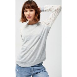 Bluza z łączonych materiałów. Szare bluzy damskie Moodo, xl, w koronkowe wzory, z elastanu, z długim rękawem, długie, bez kaptura. Za 49,99 zł.