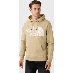 The North Face Standard Bluza Beżowy. Brązowe bluzy męskie The North Face, m, z nadrukiem, z bawełny, bez kołnierzyka, bez rękawów, bez kaptura. Za 342,95 zł.