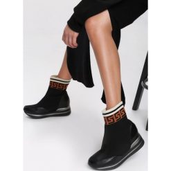 Czarne Sneakersy Volhome. Czarne koturny damskie Renee, bez obcasa, na koturnie, bez zapięcia. Za 149,99 zł.