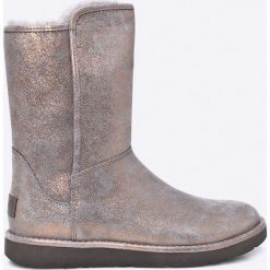 UGG - Botki Abree Short II. Szare botki damskie na obcasie marki Ugg, z futra. W wyprzedaży za 779,90 zł.