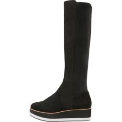 Bullboxer Kozaki na platformie black. Szare buty zimowe damskie marki Bullboxer, z materiału, na sznurówki. W wyprzedaży za 224,25 zł.
