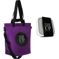 Torba Cargo Never Give Up i lunchbox GoEat w zestawie Healthy Plan by Ann. Niebieskie torebki klasyczne damskie marki Healthy Plan by Ann, w paski, z bawełny, biznesowe, przez ramię, bez dodatków. Za 369,00 zł.