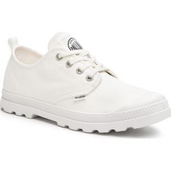 Trapery PALLADIUM - Lp Low Cvs W 96709-116-M White. Białe półbuty damskie Palladium, na co dzień, z tworzywa sztucznego, bez obcasa, na płaskiej podeszwie, bez zapięcia. Za 289,00 zł.