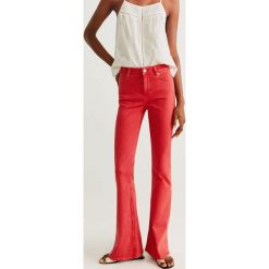 Mango - Jeansy Flare. Czerwone jeansy damskie Mango, z podwyższonym stanem. Za 139,90 zł.