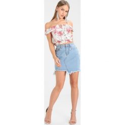 Bluzki asymetryczne: Missguided Petite FLORAL PRINT BARDOT CROP Bluzka cream