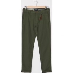 Spodnie chino slim - Khaki. Brązowe spodnie męskie House, s, bez wzorów. Za 119,99 zł.