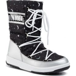 Śniegowce MOON BOOT - Jr Girlq. Universe Wp 34052100001 Silver/Black. Czarne kozaki damskie Moon Boot, na zimę, ze skóry ekologicznej, bez obcasa, bez zapięcia. Za 419,00 zł.