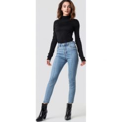 NA-KD Jeansy rurki z wysokim stanem - Blue. Niebieskie jeansy damskie rurki marki NA-KD, z jeansu, z podwyższonym stanem. Za 161,95 zł.