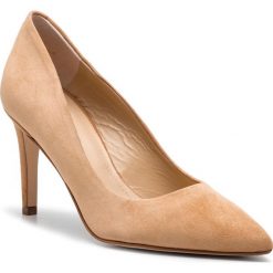 Szpilki SOLO FEMME - 75403-88-I57/000-04-00 Beż. Brązowe półbuty damskie Solo Femme, bez wzorów, ze skóry, eleganckie, bez obcasa, na obcasie, bez zapięcia. W wyprzedaży za 239,00 zł.