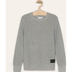 Calvin Klein Jeans - Sweter dziecięcy 140-176 cm. Szare swetry chłopięce Calvin Klein Jeans, bez wzorów, z bawełny, z okrągłym kołnierzem. W wyprzedaży za 229,90 zł.