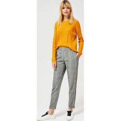 Spodnie joggersy z lampasami. Spodnie damskie Moodo, xl, z elastanu. Za 39,99 zł.