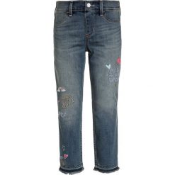 Abercrombie & Fitch ANKLE PULL ON Jeansy Slim Fit medium wash. Niebieskie rurki damskie marki Abercrombie & Fitch, z elastanu. Za 249,00 zł.