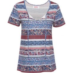 T-shirt z wiązanym troczkiem i nadrukiem, krótki rękaw bonprix niebieski dżins z nadrukiem. Niebieskie t-shirty damskie marki bonprix, z nadrukiem. Za 54,99 zł.