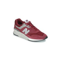 Buty New Balance CM997. Czerwone trampki męskie New Balance, bez wzorów, bez zapięcia. Za 356,20 zł.