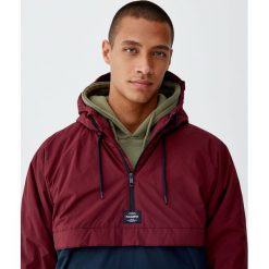Kurtka typu kangur z kapturem. Kurtki damskie Pull&Bear. Za 109,00 zł.