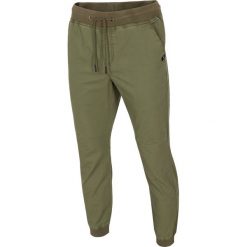 Joggery męskie: Spodnie miejskie męskie SPMT201 – khaki