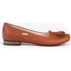 Klasyczne baleriny z frędzlami - skóra naturalna - model 009 - kolor brązowy. Pomarańczowe baleriny damskie Zapato, bez wzorów, ze skóry, eleganckie, na niskim obcasie, na obcasie. W wyprzedaży za 239,20 zł.