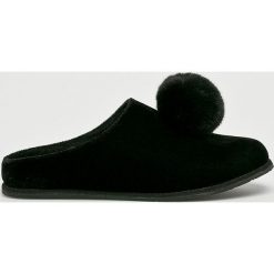 Bearpaw - Kapcie. Czarne kapcie damskie marki Bearpaw, z wełny. W wyprzedaży za 199,90 zł.