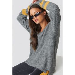 Sparkz Sweter z dekoltem V Renny - Grey. Szare swetry oversize damskie Sparkz, z dzianiny. Za 283,95 zł.