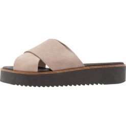 Chodaki damskie: Coolway DAFNE Klapki taupe
