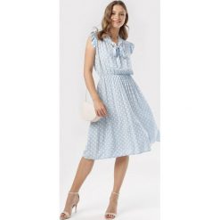 Jasnoniebieska Sukienka Ipharianne. Niebieskie sukienki damskie Born2be, na lato, uniwersalny, bez wzorów, bez kołnierzyka, bez rękawów. W wyprzedaży za 119,99 zł.