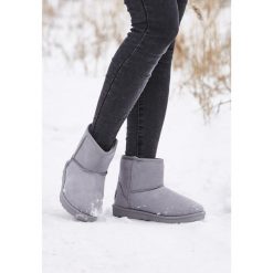 Szare Śniegowce Simply Black. Szare śniegowce damskie Born2be, bez zapięcia. Za 69,99 zł.