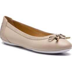 Baleriny GEOX - D Charlene A D84Y7A 05404 C5AH6 Beige/Lt Taupe. Brązowe baleriny damskie Geox, na co dzień, bez wzorów, ze skóry ekologicznej, klasyczne, bez obcasa, bez zapięcia. Za 259,00 zł.