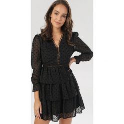 Czarna Sukienka Leuciphi. Czarne sukienki damskie Born2be, s, bez wzorów, bez kołnierzyka, bez rękawów, mini. Za 189,99 zł.