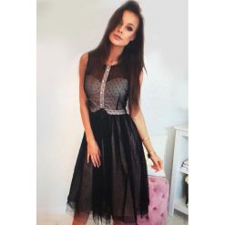 SOKY SOKA SUKIENKA CZARNY 56007-1. Czarne sukienki damskie SOKY&SOKA, s, bez wzorów, z tiulu, bez kołnierzyka, bez rękawów, midi. Za 167,59 zł.