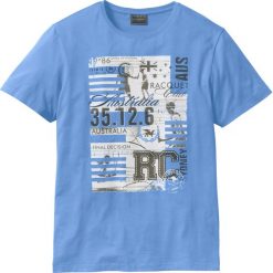 T-shirt Regular Fit bonprix średni niebieski. Niebieskie t-shirty męskie bonprix, s, z nadrukiem. Za 42,99 zł.