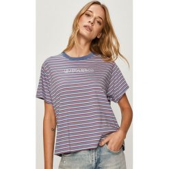 Levi's - T-shirt. Czerwone bluzki damskie Levi's®, s, z aplikacjami, z bawełny, z okrągłym kołnierzem. Za 159,90 zł.