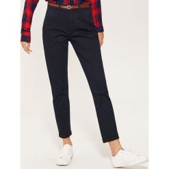 Spodnie typu chino - Granatowy. Niebieskie chinosy damskie House. Za 89,99 zł.