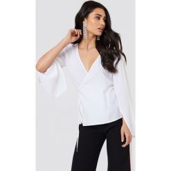 Rut&Circle Kopertowy top Joli - White. Białe topy damskie Rut&Circle, bez wzorów, bez kołnierzyka. W wyprzedaży za 50,47 zł.