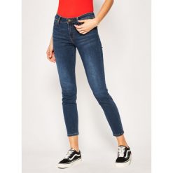 Jeansy Skinny Fit Lee Scarlett L526DUIY. Niebieskie jeansy damskie Lee, l, bez wzorów, z elastanu. W wyprzedaży za 229,00 zł.