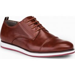 Półbuty męskie T325 - jasnobrązowe. Pomarańczowe buty sportowe męskie Ombre Clothing, z tkaniny, na sznurówki. Za 109,00 zł.