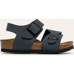 Birkenstock - Sandały dziecięce New York. Niebieskie sandały chłopięce Birkenstock, ze skóry, z okrągłym noskiem, na klamry. Za 189,90 zł.