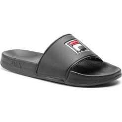 Klapki FILA - Palm Beach Slipper 1010287.12V Black/Black. Czarne klapki męskie Fila, bez wzorów, ze skóry ekologicznej. Za 109,00 zł.