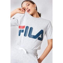 FILA Klasyczny T-shirt z logo - Grey. Szare t-shirty damskie Fila, z nadrukiem, z bawełny, klasyczne, z klasycznym kołnierzykiem. Za 100,95 zł.