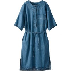 Sukienki hiszpanki: Sukienka zapinana na guziki z jasnego denimu wiązana w pasie