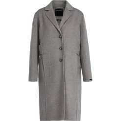 Płaszcz zimowy Sportmax Code 70160596. Szare płaszcze damskie Sportmax Code, na zimę, bez wzorów, z poliesteru. W wyprzedaży za 1129,00 zł.