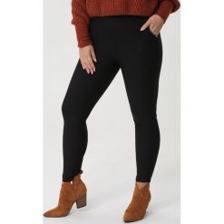 Czarne Legginsy Horsley. Czarne legginsy damskie Born2be, s, bez wzorów. Za 59,99 zł.