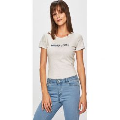 Tommy Jeans - Top. Białe bluzki damskie Tommy Jeans, s, z nadrukiem, z bawełny, casualowe, z okrągłym kołnierzem. W wyprzedaży za 89,90 zł.