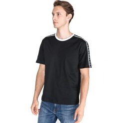Calvin Klein Monogram Koszulka Czarny. Czarne podkoszulki męskie xl, z bawełny. Za 204,95 zł.